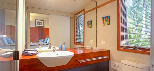 Mountain Edge Studios Mt Tamborine Accommodation